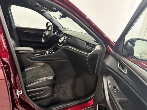 Used 2025 Jeep Grand Cherokee Altitude image 23