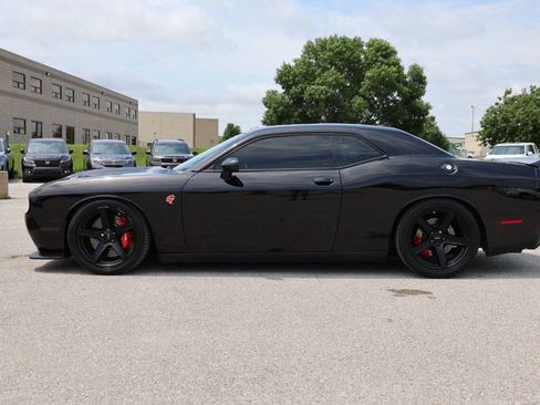 Used 2017 Dodge Challenger SRT Hellcat RWD image 8