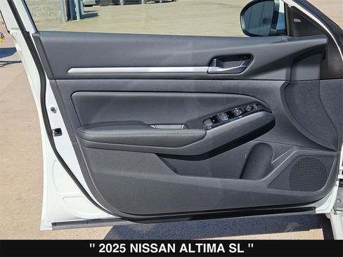 New 2025 Nissan Altima 2.5 SL image 14