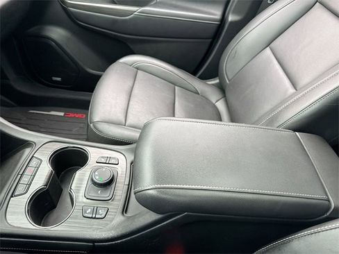 Used 2021 GMC Acadia SLT w/ Elevation Edition image 21