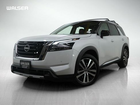 Used 2025 Nissan Pathfinder Platinum w/ Cargo Package image 1