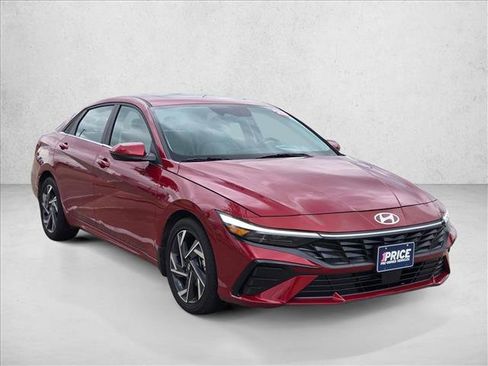 Used 2025 Hyundai Elantra Limited FWD image 3