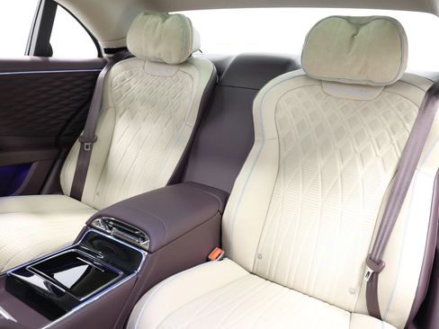 Used 2022 Bentley Flying Spur V8 AWD/4WD image 3