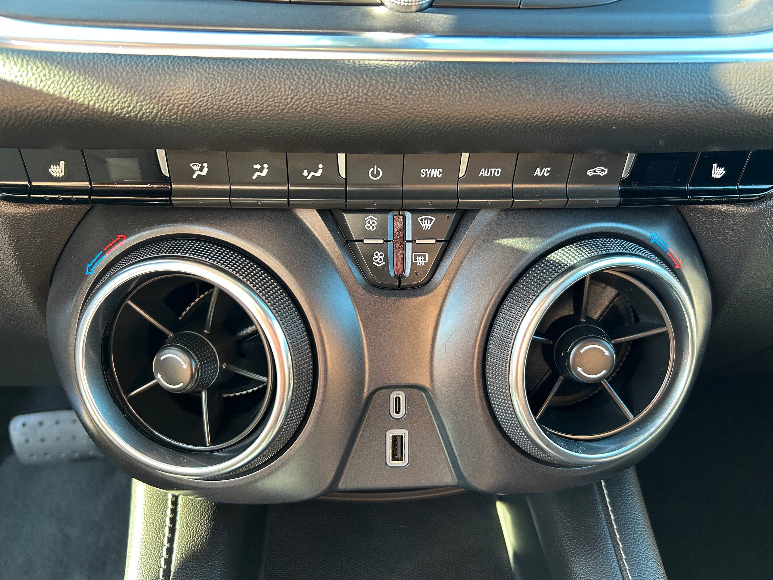 Used 2025 Chevrolet Blazer LT FWD image 19