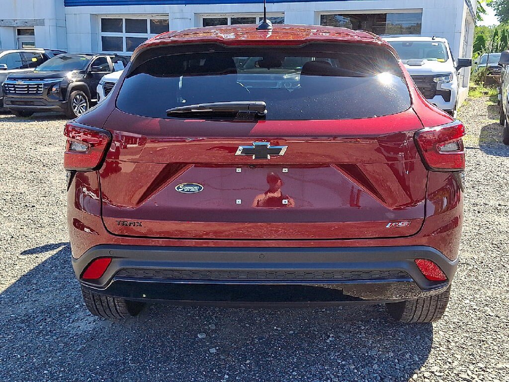 Used 2024 Chevrolet Trax RS w/ Driver Confidence Package FWD image 6