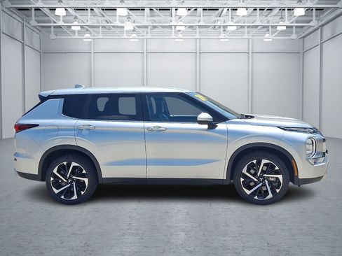 Used 2024 Mitsubishi Outlander SE AWD/4WD image 6