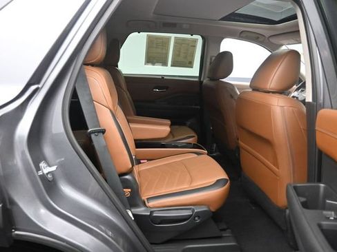 Used 2023 Nissan Pathfinder Platinum AWD/4WD image 31