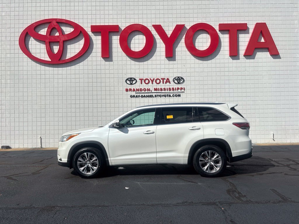 Used 2014 Toyota Highlander XLE FWD image 4