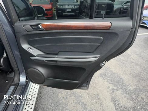 Used 2010 Mercedes-Benz GL 550 4MATIC image 17