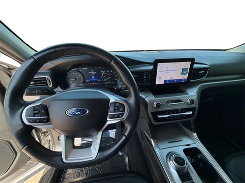 Used 2022 Ford Explorer XLT w/ Equipment Group 202A image 21