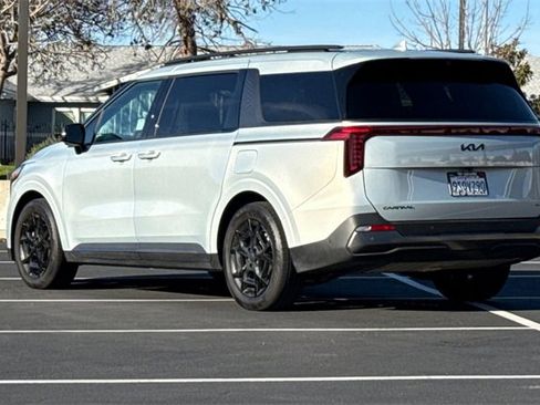 Certified 2025 Kia Carnival SX Prestige image 8