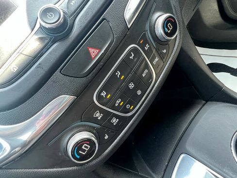 Used 2020 Chevrolet Equinox LT w/ Driver Convenience Package image 25