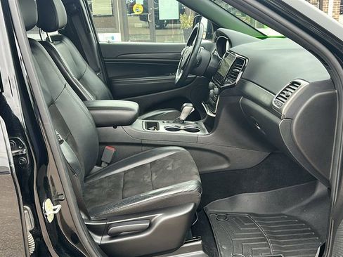 Used 2021 Jeep Grand Cherokee Laredo X image 30