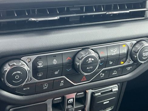 New 2026 Jeep Wrangler Unlimited Rubicon w/ Safety Group image 19