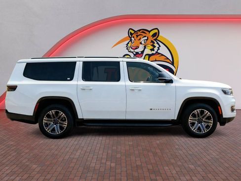 Used 2023 Jeep Wagoneer L Series II AWD/4WD image 4