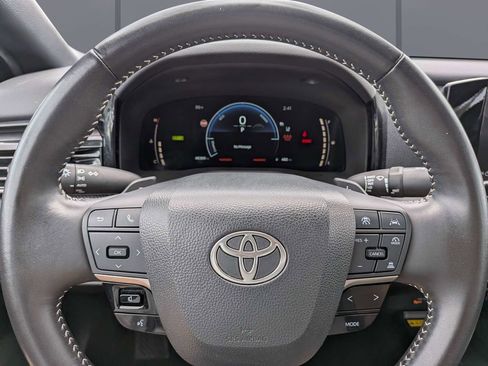 Used 2025 Toyota Camry SE FWD image 39