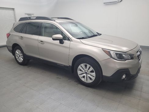 Used 2018 Subaru Outback 2.5i Premium image 11