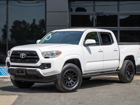Used 2017 Toyota Tacoma SR w/ Tow Package AWD/4WD image 1