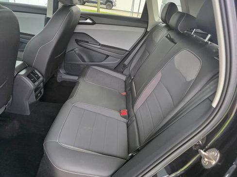 Used 2023 Volkswagen Taos SE w/ Panoramic Sunroof Package AWD/4WD image 19