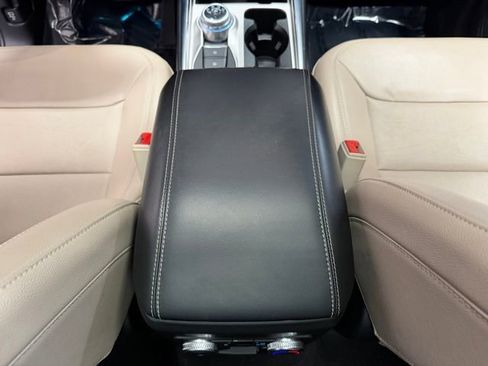 Used 2022 Ford Explorer Limited w/ Limited Technology Package image 34