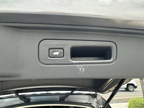 Used 2025 Honda Pilot EX-L image 32