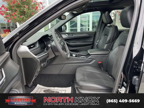 Used 2024 Jeep Grand Cherokee Altitude image 4