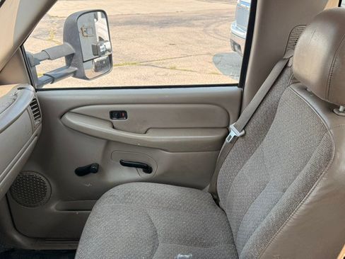Used 2005 Chevrolet Silverado 2500 W/T RWD image 19