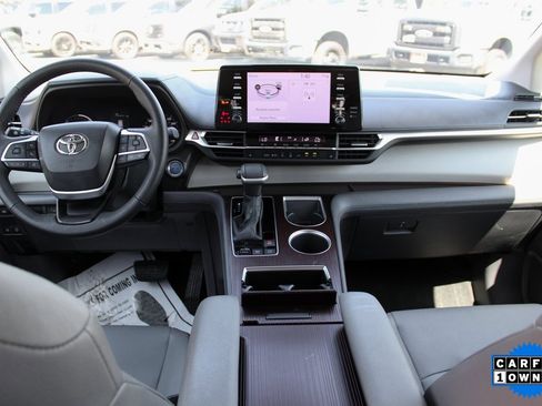 Used 2023 Toyota Sienna XLE image 22