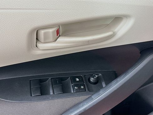 Used 2025 Toyota Corolla LE FWD image 15
