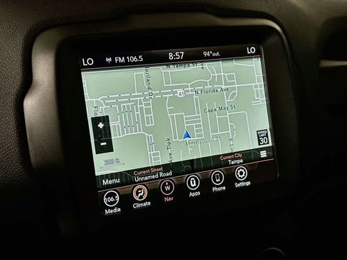 Used 2023 Jeep Renegade Latitude AWD/4WD image 27
