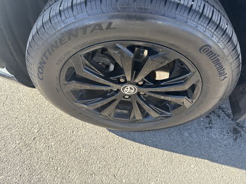 Used 2023 Toyota RAV4 SE image 10