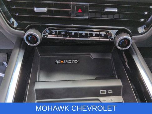 Used 2026 Chevrolet Tahoe Z71 w/ Comfort Package AWD/4WD image 19