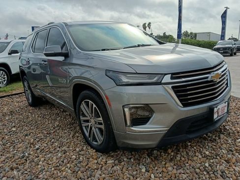 Used 2023 Chevrolet Traverse High Country AWD/4WD image 3