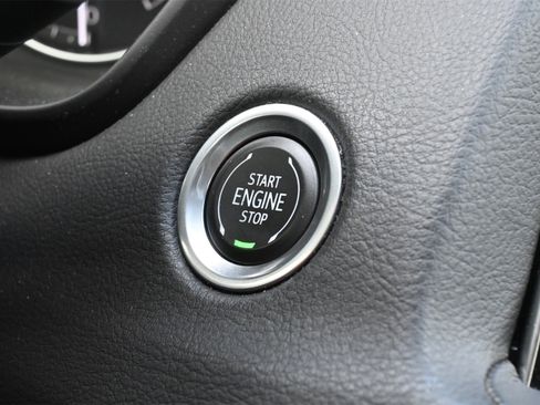 Certified 2023 Cadillac XT4 Luxury w/ Cold Weather Package image 15