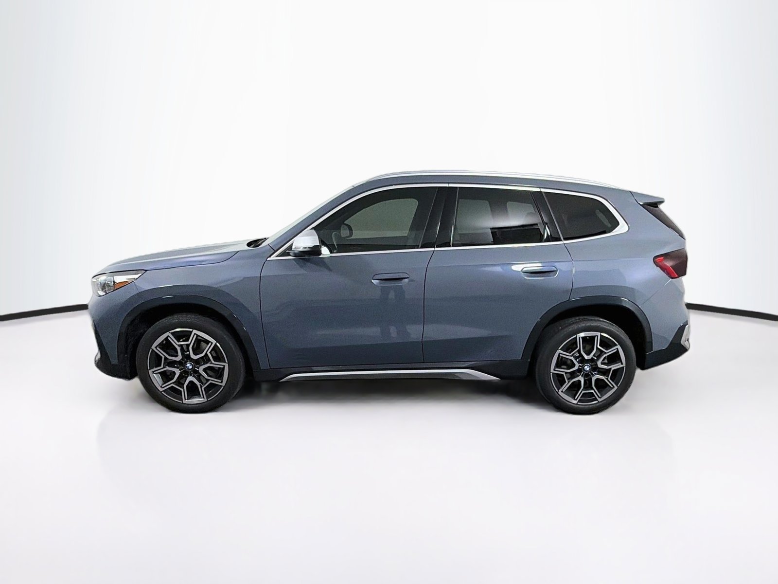 Used 2023 BMW X1 xDrive28i w/ Convenience Package AWD/4WD image 4