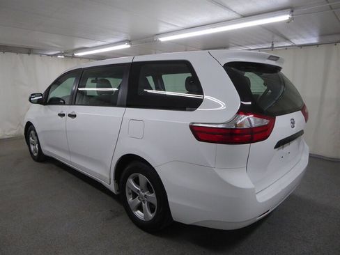 Used 2016 Toyota Sienna L image 5