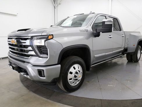 Used 2024 Chevrolet Silverado 3500 High Country w/ High Country Premium Package AWD/4WD image 3