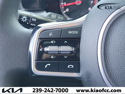 Certified 2023 Kia Sorento LX FWD image 25