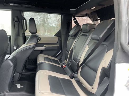 Used 2023 Ford Bronco Wildtrak image 17