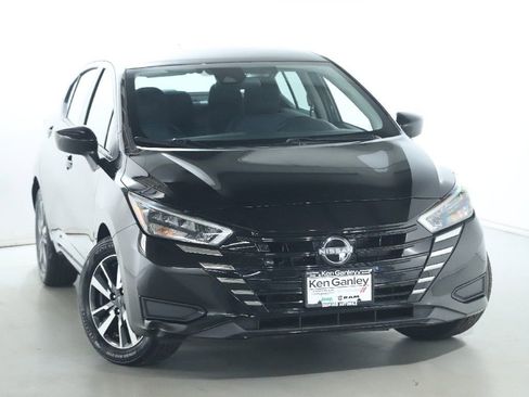 Used 2025 Nissan Versa SV FWD image 2