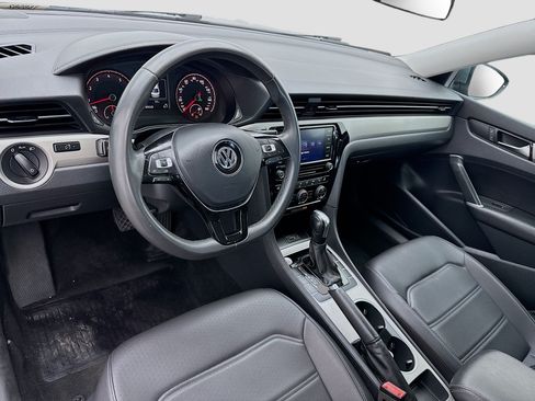 Used 2021 Volkswagen Passat 2.0T SE FWD image 7