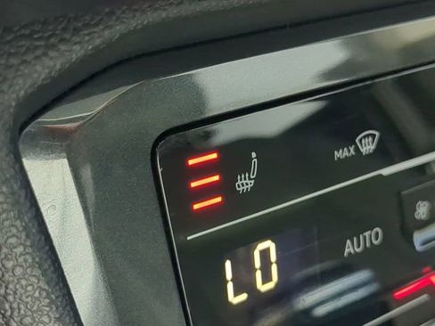 Used 2023 Volkswagen Tiguan SE image 22