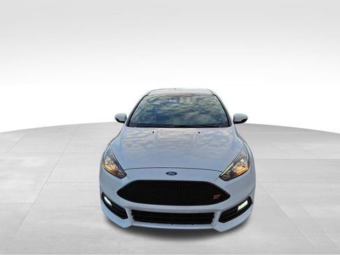 Used 2018 Ford Focus ST image 3