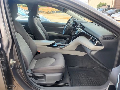 Used 2019 Toyota Camry LE FWD image 27