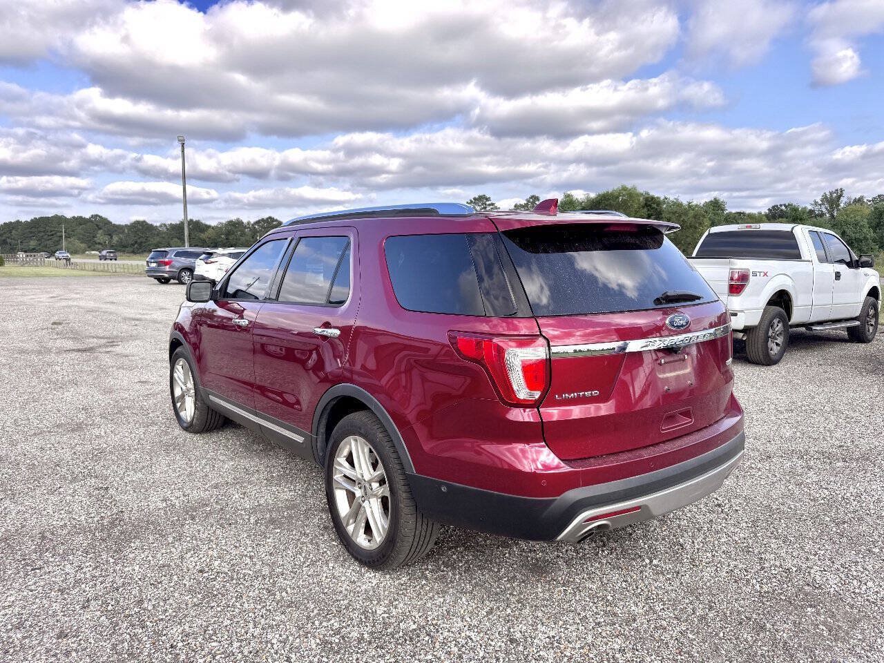 Used 2017 Ford Explorer Limited w/ Equipment Group 301A FWD image 9