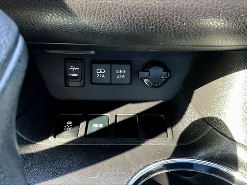 Used 2019 Toyota Highlander LE image 22