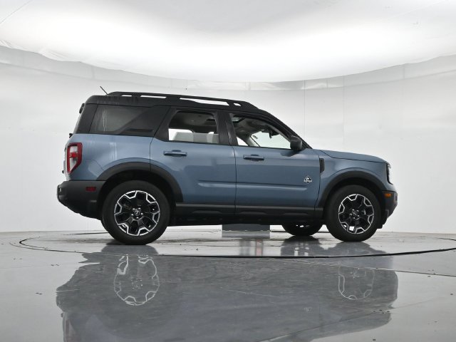 Certified 2025 Ford Bronco Sport Outer Banks w/ Outer Banks Tech Package+ AWD/4WD image 30