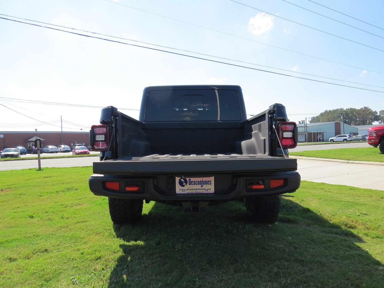 Used 2025 Jeep Gladiator Mojave AWD/4WD image 5