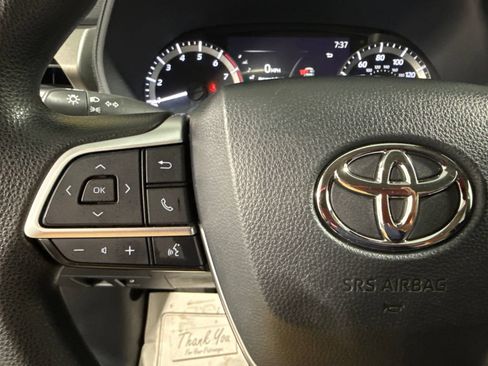 Used 2023 Toyota Highlander L FWD image 34