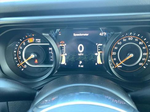 Used 2025 Jeep Wrangler Sahara image 13